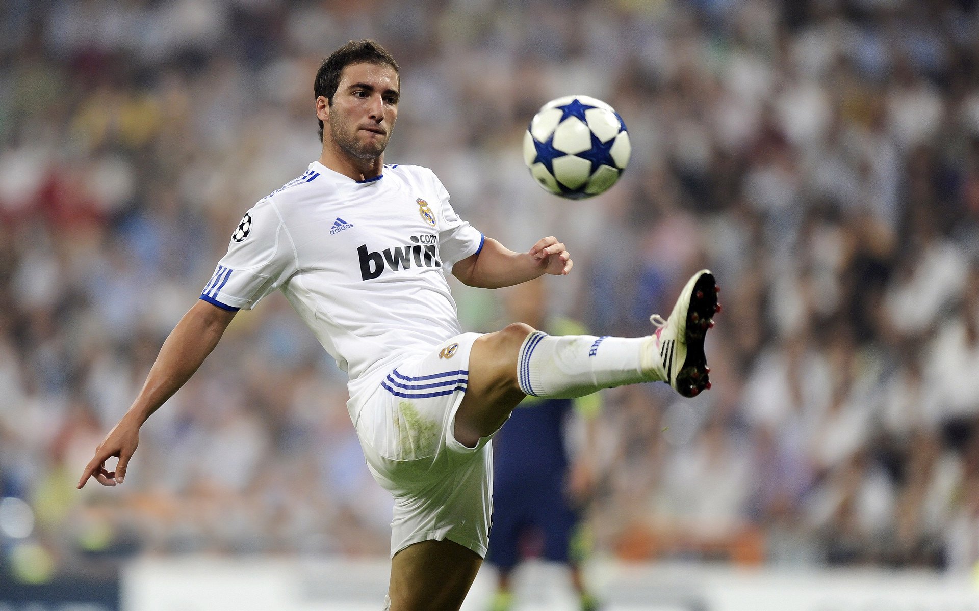 “快艇冲浪激战东三叉湖,速度与激情并存”